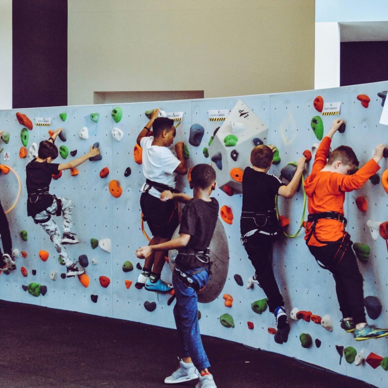 Health Support through Active Movement and Digital Technologies