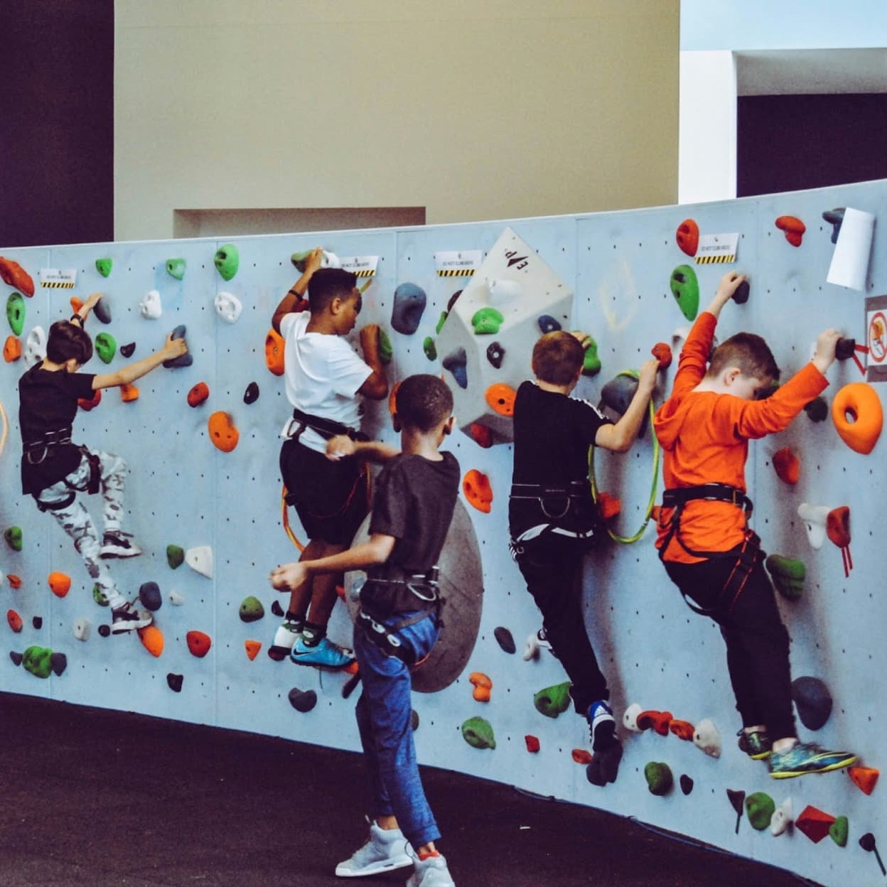 Health Support through Active Movement and Digital Technologies